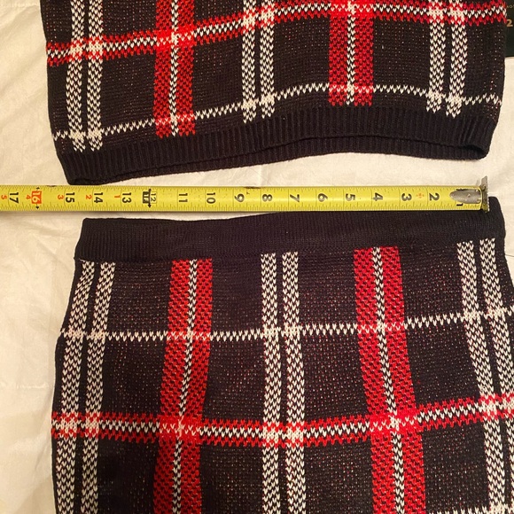 Almost famous two-piece skirt and sweater set extra large argyle print - Picture 4 of 9